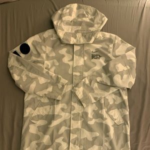 Nike Men’s Camo Trench